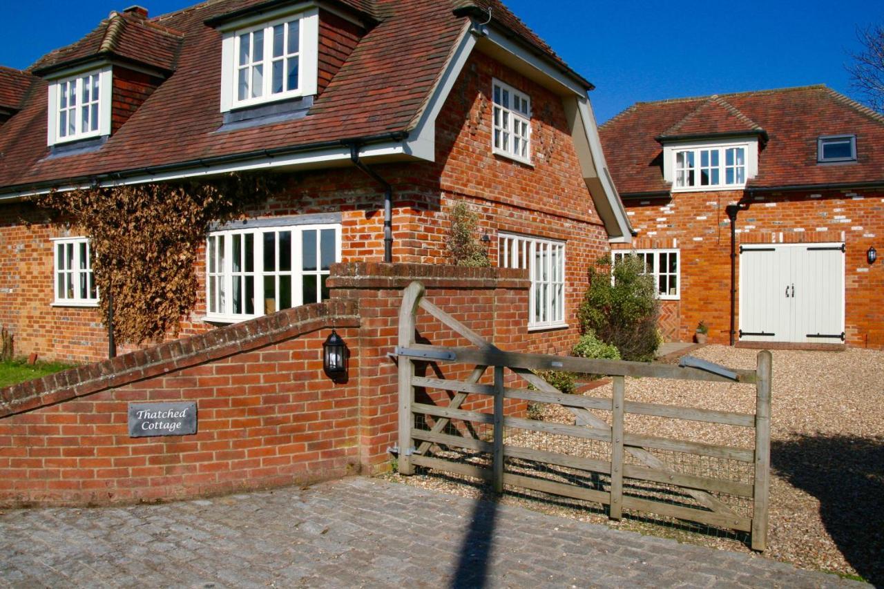 Thatched Cottage Hungerford Exterior foto